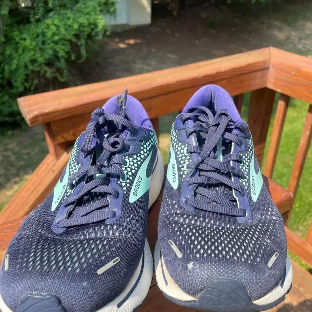 Brooks women’s wide